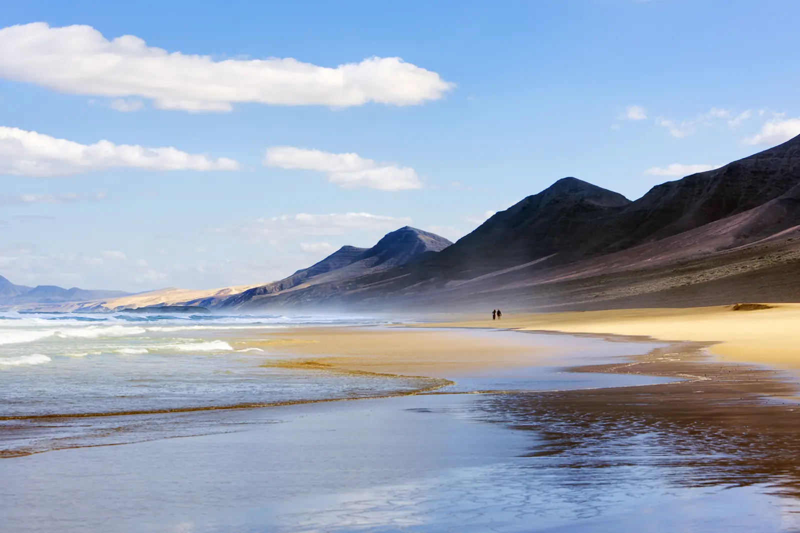 Cofete: zwölf Kilometer unberührter Sand zwischen den Bergen von Jandía und dem Atlantik.
