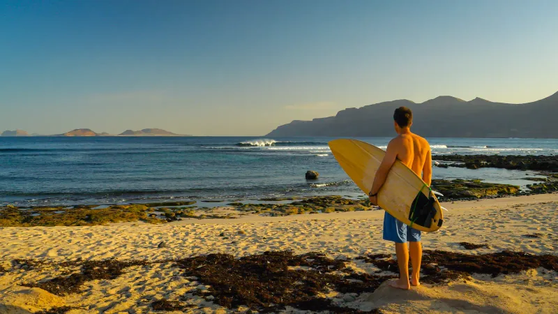 Surf en Famara — what to see in Lanzarote