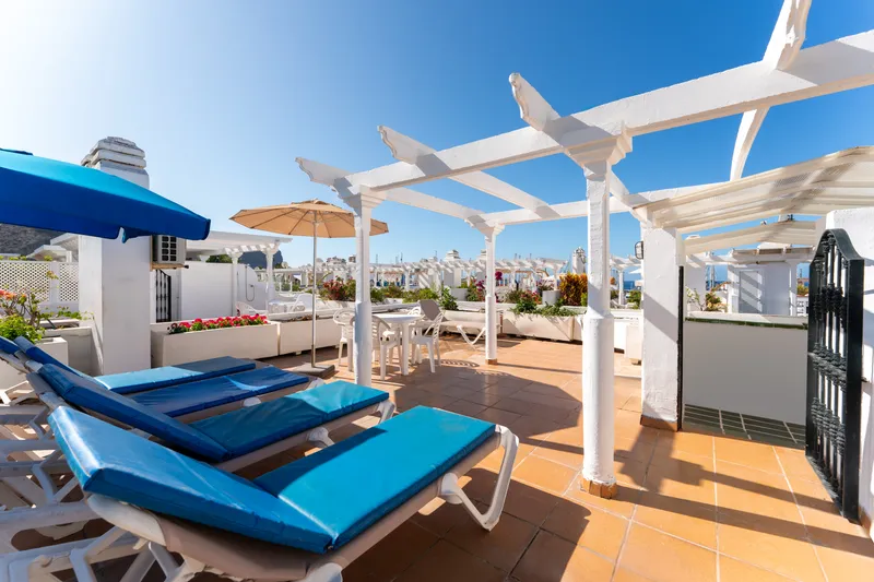Apto. 2 dorm. En planta alta con balcón y azotea — Billy's Puerto de Mogan Apartments by LIVVO, Puerto de Mogán 1