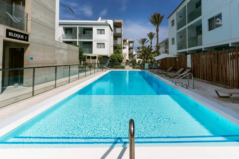 Schwimmbad — Bristol Sunset Beach by LIVVO, Corralejo 3