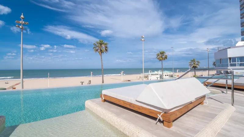 Piscines — Hotel Cádiz Bahía, Playa de la Victoria 1