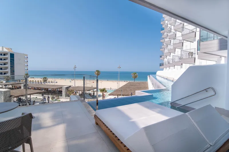 Junior Suite Deluxe (+18) — Hotel Cádiz Bahía, Playa de la Victoria 2
