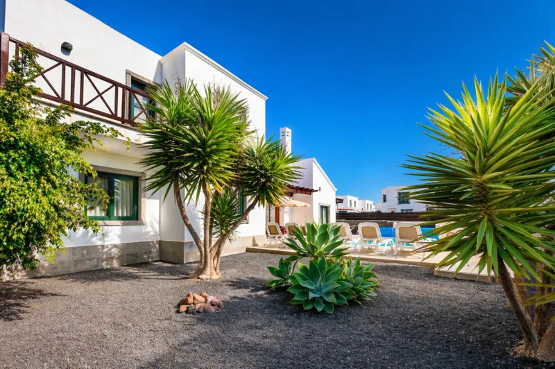 Camelot Holiday Homes by LIVVO — LIVVO Holiday Homes en Playa Blanca