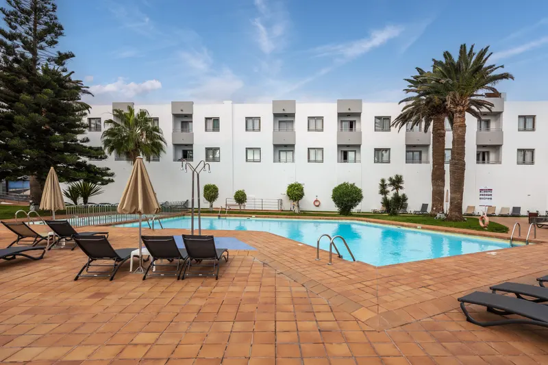 Pool — Hotel LIVVO Corralejo Beach, Corralejo 3