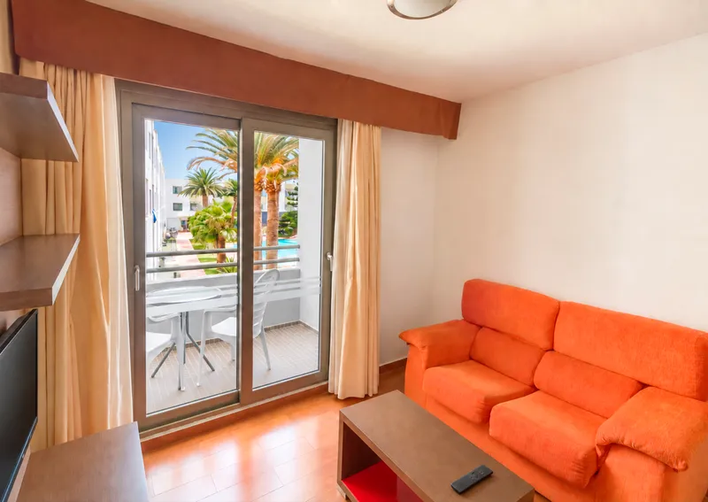 Premium Family Room Pool View — Hotel LIVVO Corralejo Beach, Corralejo 6