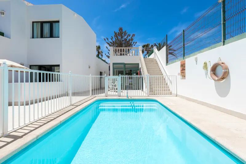 Piscina — Apartamentos LIVVO Erika, Corralejo 1
