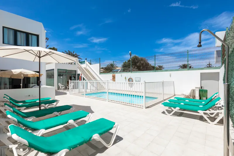 Piscina — Apartamentos LIVVO Erika, Corralejo 2