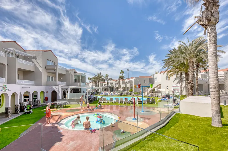 Pools and Entertainment — Hotel LIVVO Koala Garden, Maspalomas 3