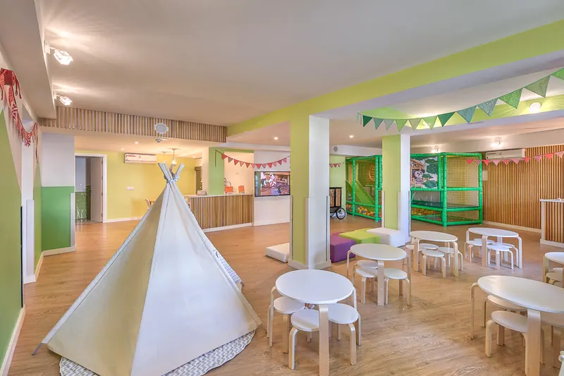 Pools and Entertainment — Hotel LIVVO Koala Garden, Maspalomas 5