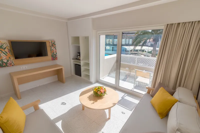 Family with Balcony — Hotel LIVVO Koala Garden, Maspalomas 1