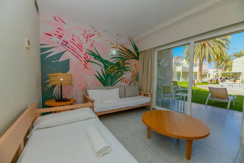 Family with Terrace — Hotel LIVVO Koala Garden, Maspalomas 2
