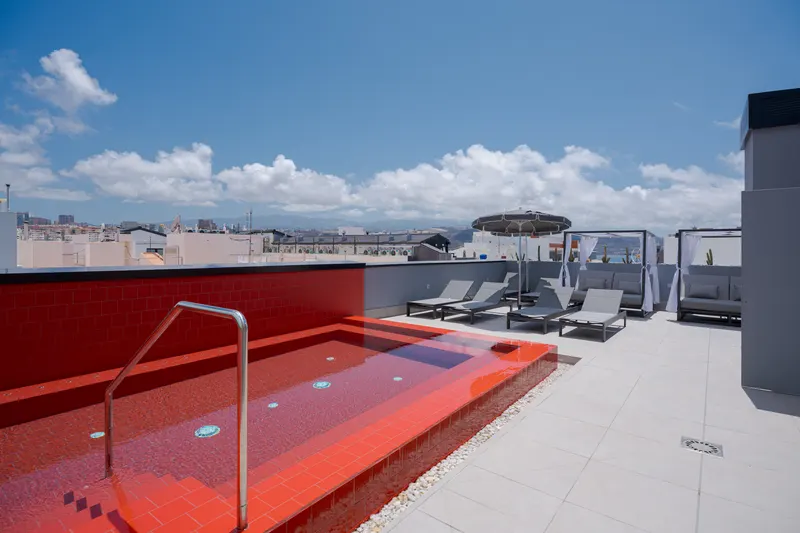Pool und Rooftop — Hotel LIVVO La Escarlata, Las Palmas de Gran Canaria 1