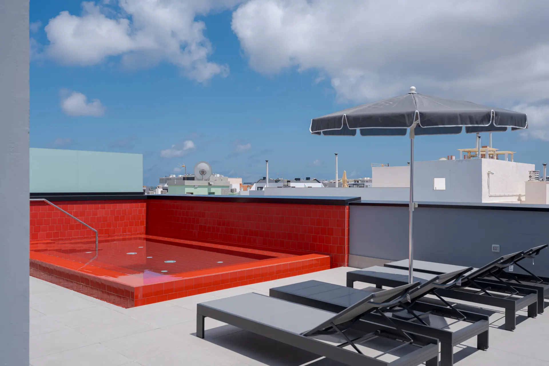 Piscina y Rooftop — Hotel LIVVO La Escarlata, Las Palmas de Gran Canaria 6