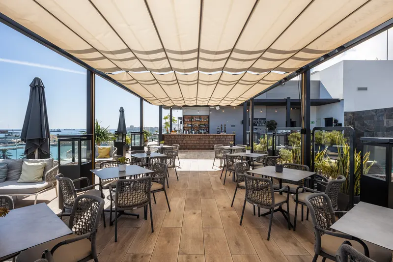 Pool und Rooftop — Hotel LIVVO Lumm, Las Palmas de Gran Canaria 2