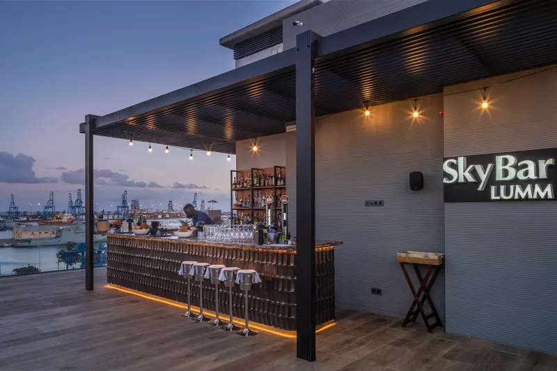 Pool und Rooftop — Hotel LIVVO Lumm, Las Palmas de Gran Canaria 4