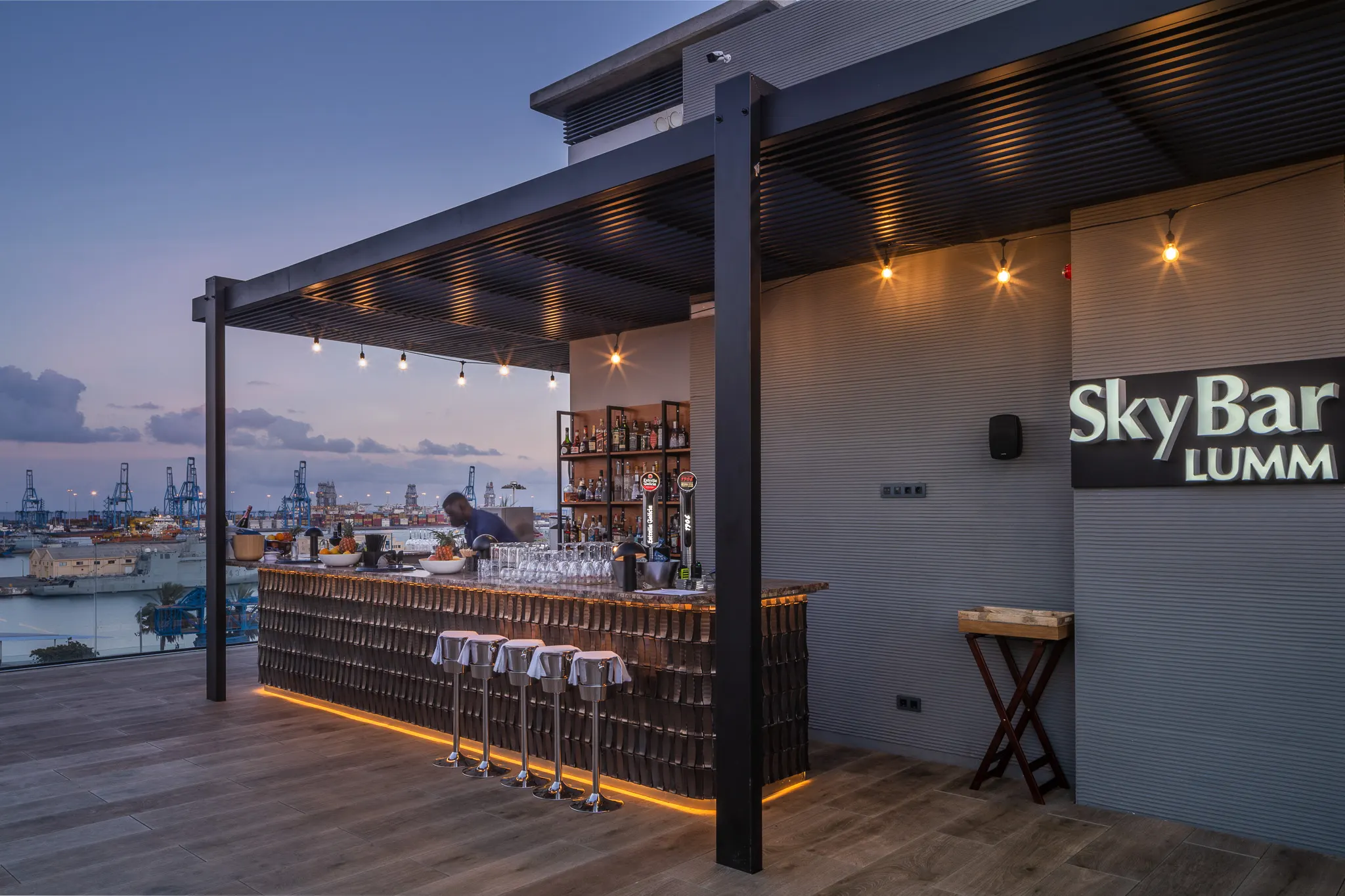 Piscina y Rooftop — Hotel LIVVO Lumm, Las Palmas de Gran Canaria 4
