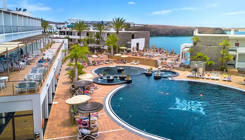 Pools and Entertainment — Hotel Mirador Papagayo by LIVVO, Playa Blanca 1