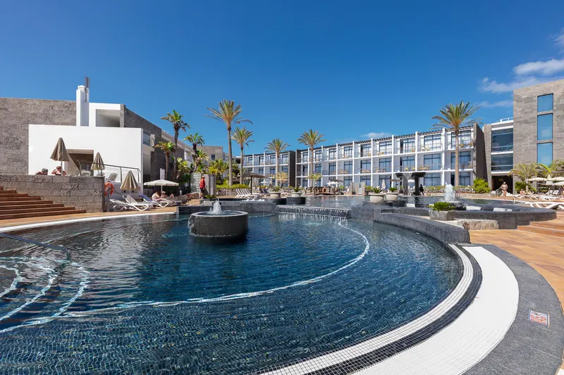 Pools and Entertainment — Hotel Mirador Papagayo by LIVVO, Playa Blanca 2