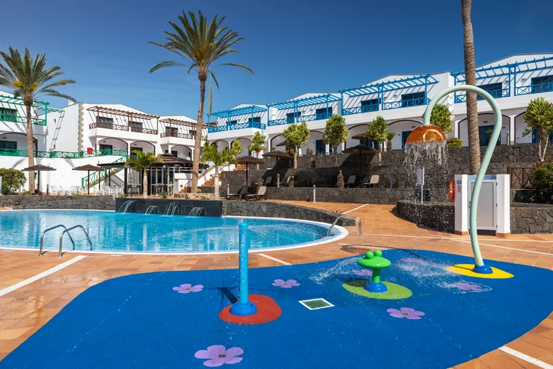 Pools and Entertainment — Hotel Mirador Papagayo by LIVVO, Playa Blanca 5