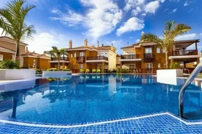 Apartamentos LIVVO Montecarrera — LIVVO Holiday Homes en Arguineguín