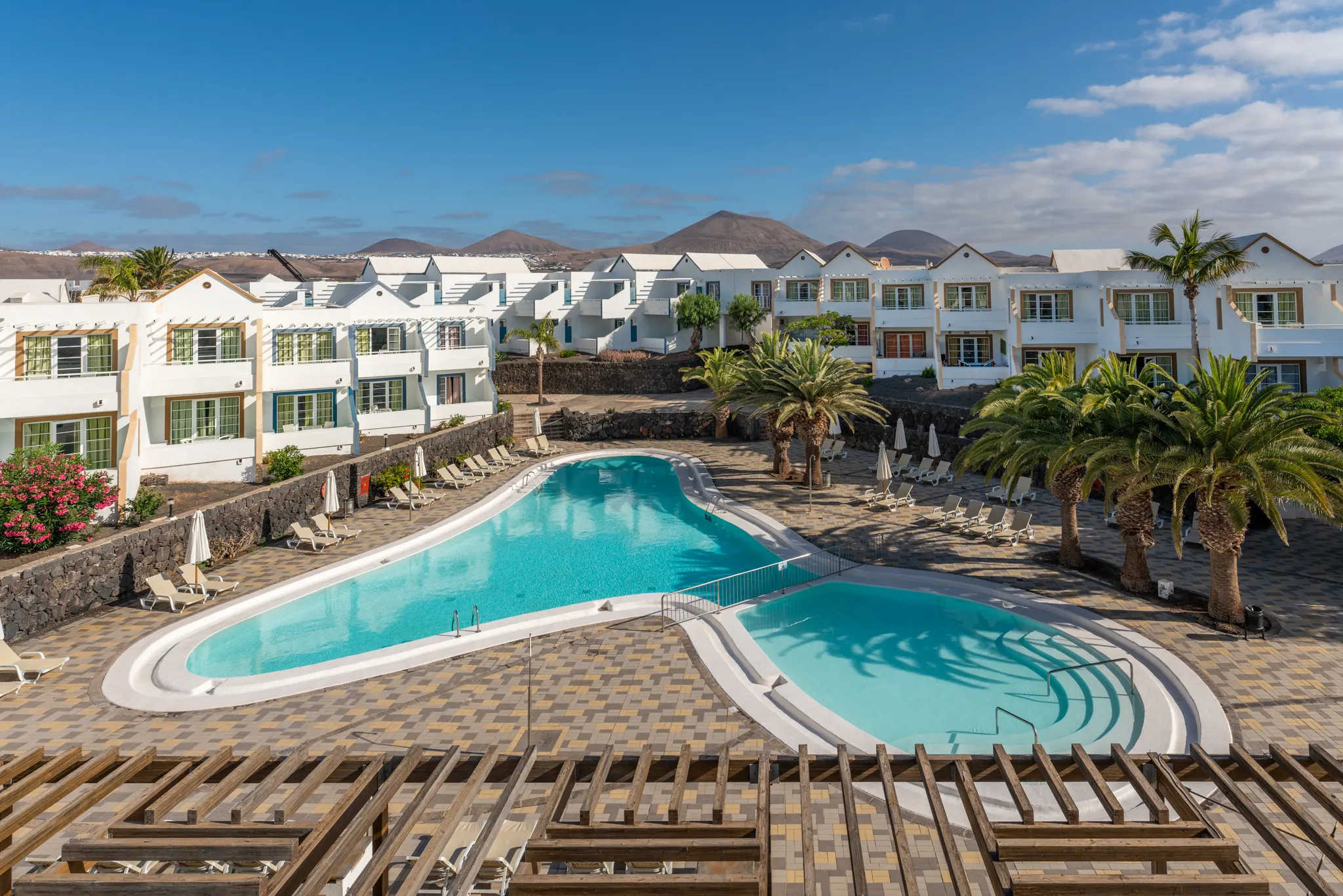 Pools and Entertainment — Apartamentos LIVVO Morromar, Puerto del Carmen 3