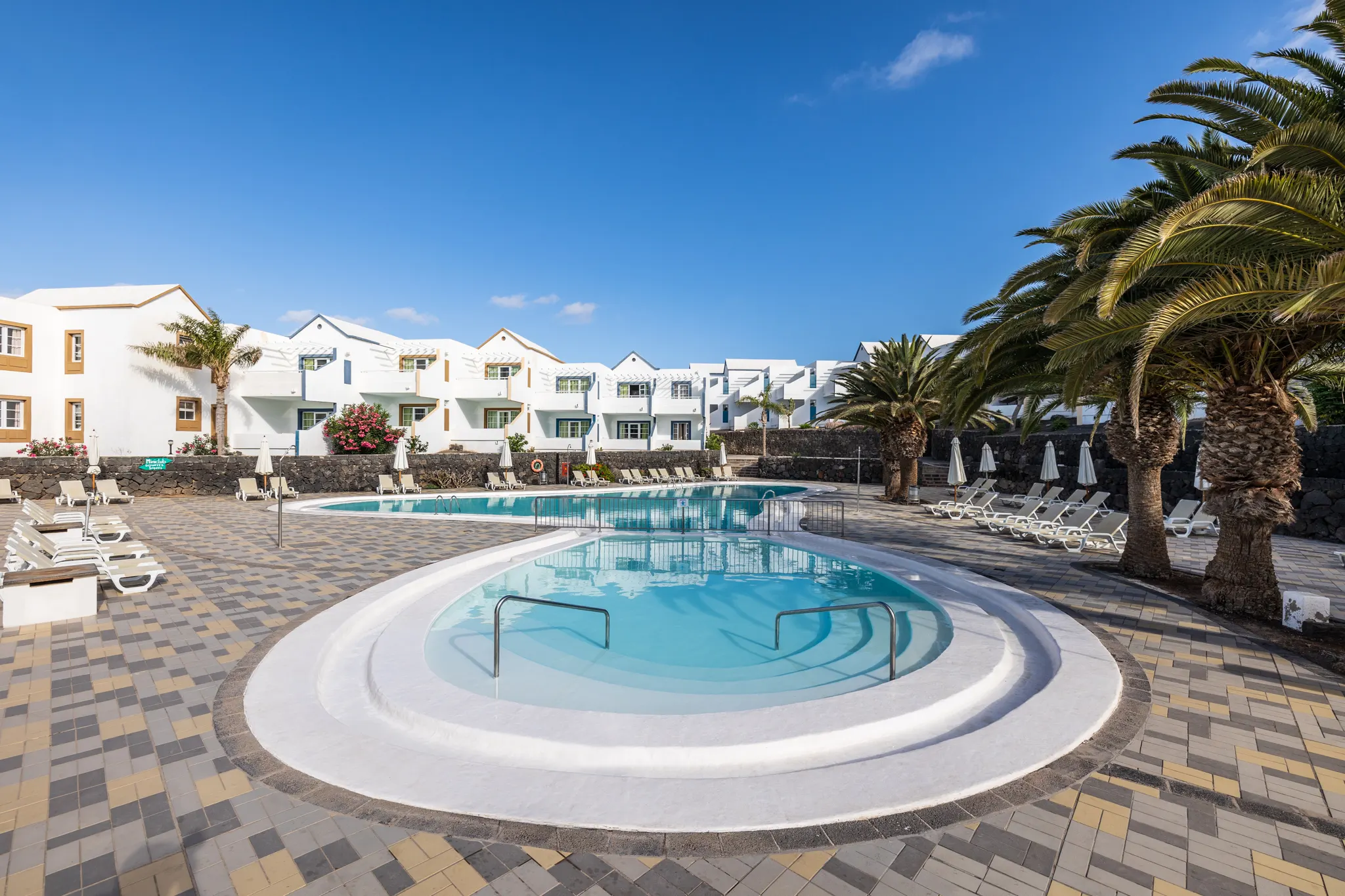 Pools and Entertainment — Apartamentos LIVVO Morromar, Puerto del Carmen 4