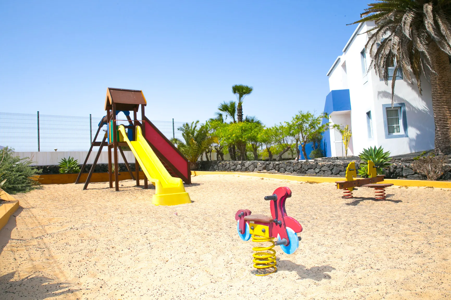 Pools and Entertainment — Apartamentos LIVVO Morromar, Puerto del Carmen 5