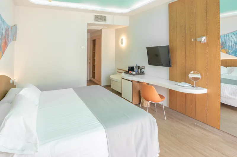 Doppelzimmer mit französischem Balkon — Hotel LIVVO Puerto de Mogán, Puerto de Mogán 4