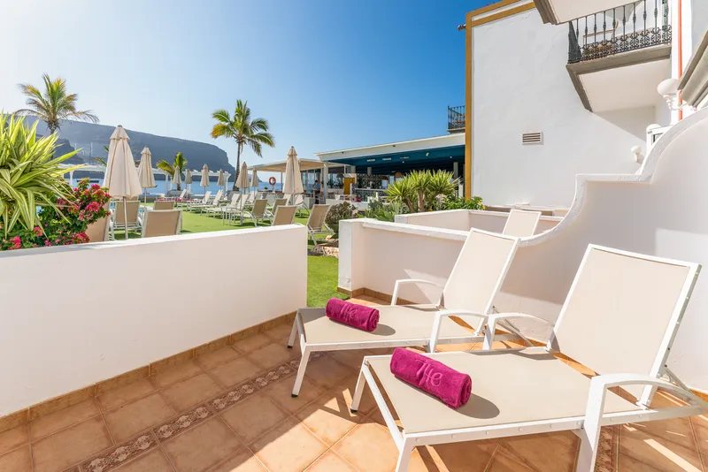 Doppelzimmer Poolblick mit Terrasse — Hotel LIVVO Puerto de Mogán, Puerto de Mogán 3