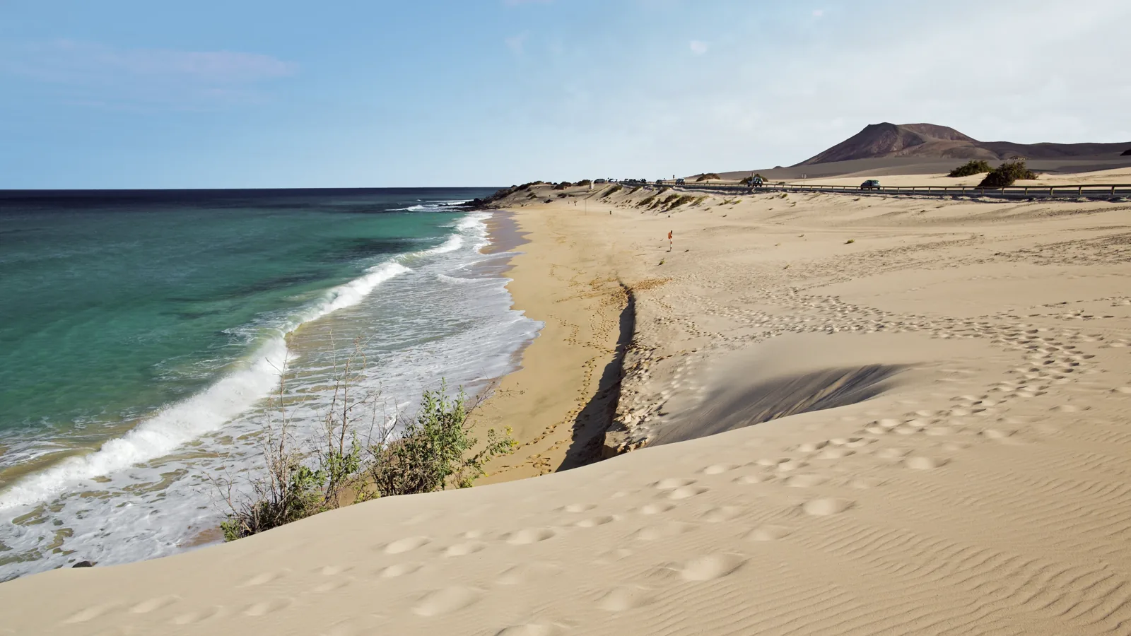 Las Dunas de Corralejo, en el norte de Fuerteventura, abren las vistas al Atlántico y a la Isla de Lobos.