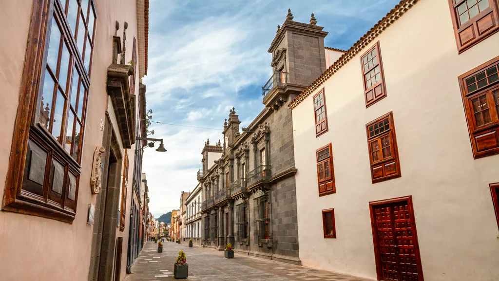 San Cristóbal de La Laguna preserves streets, squares and colourful houses that reflect the urban history of the Canary Islands.