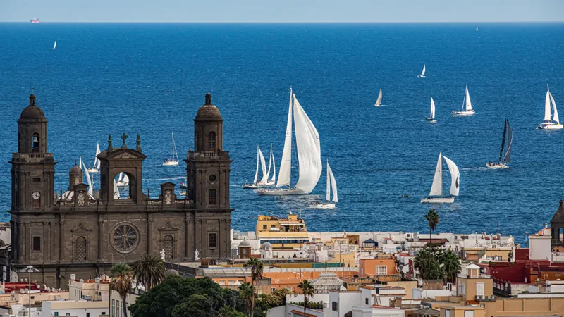 Las Palmas de Gran Canaria, Inselhauptstadt mit historischen Straßen in Vegueta und der Stadtstrand Playa de Las Canteras.