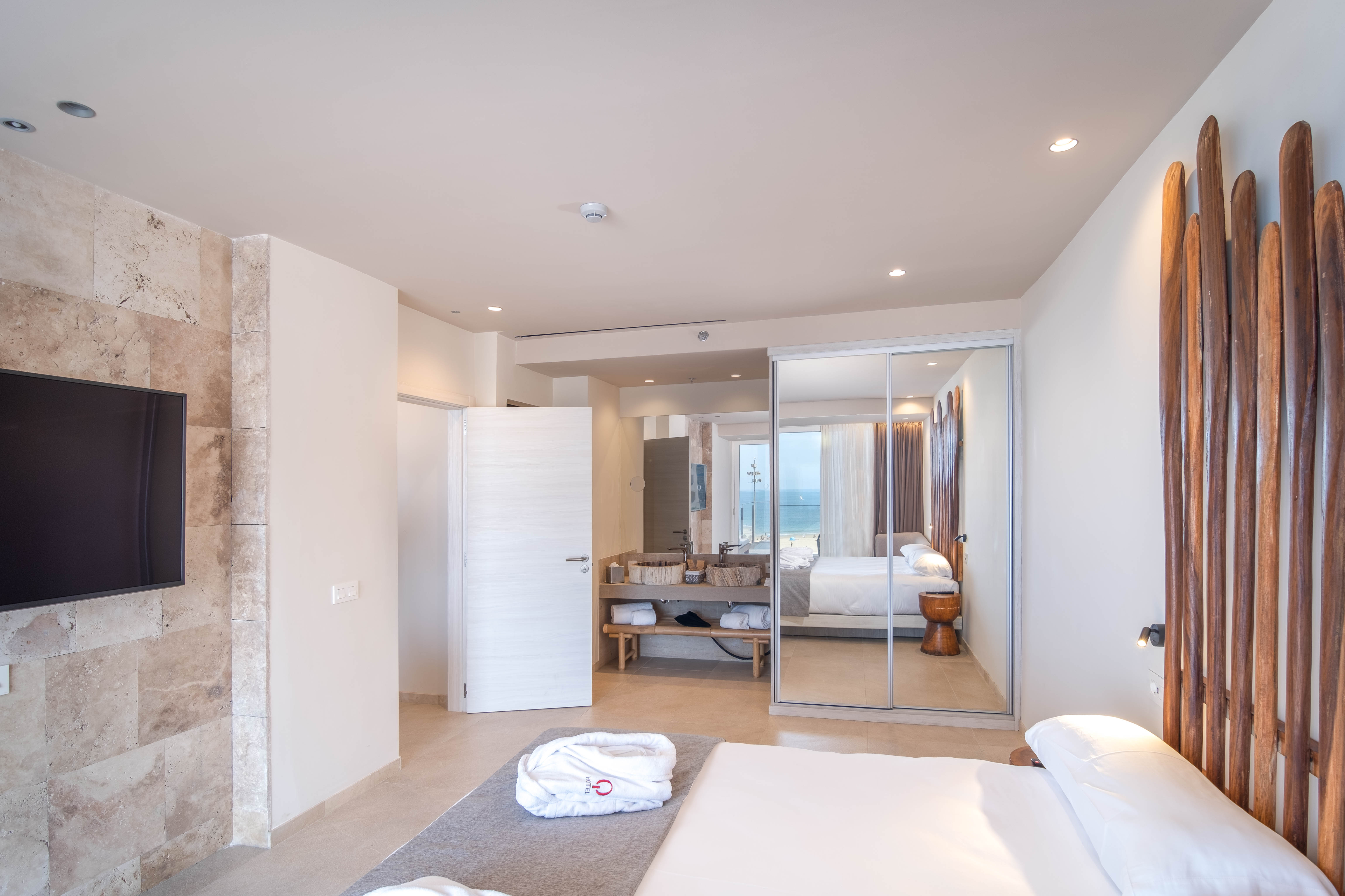 LIVVO_HOTEL_CADIZ_BAHIA_JUNIOR SUITE DELUXE_ (1).jpg