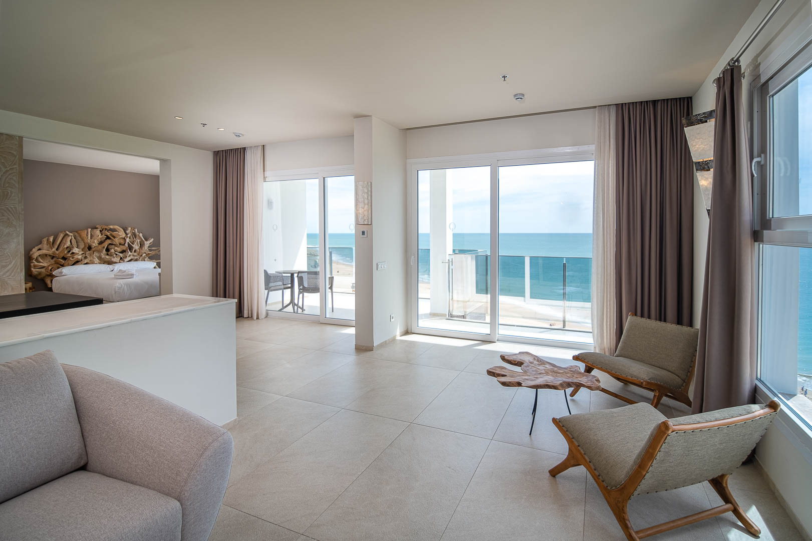 LIVVO_HOTEL_CADIZ_BAHIA_JUNIOR SUITE PREMIUM (1).jpg
