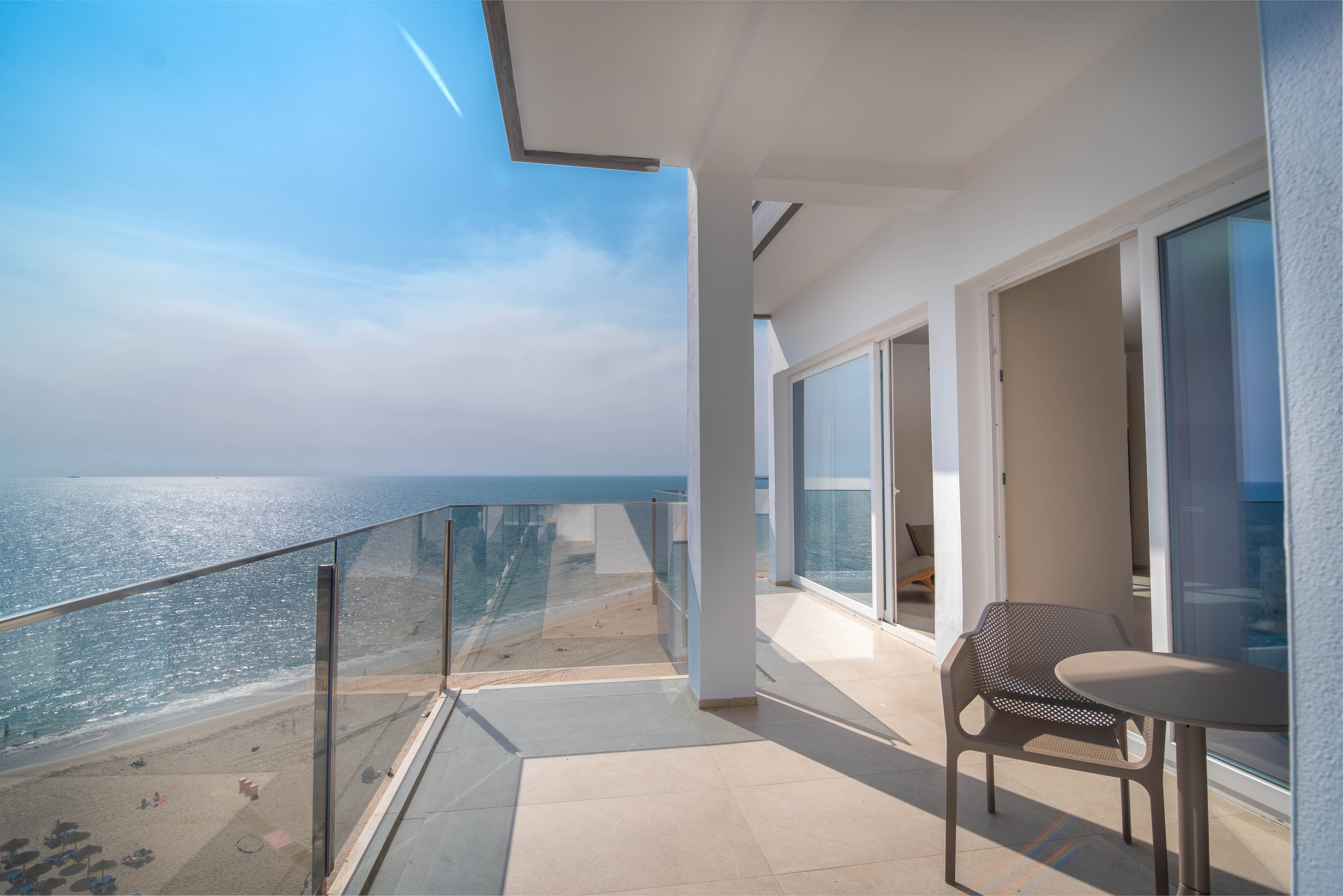 LIVVO_HOTEL_CADIZ_BAHIA_JUNIOR SUITE PREMIUM (4).jpg