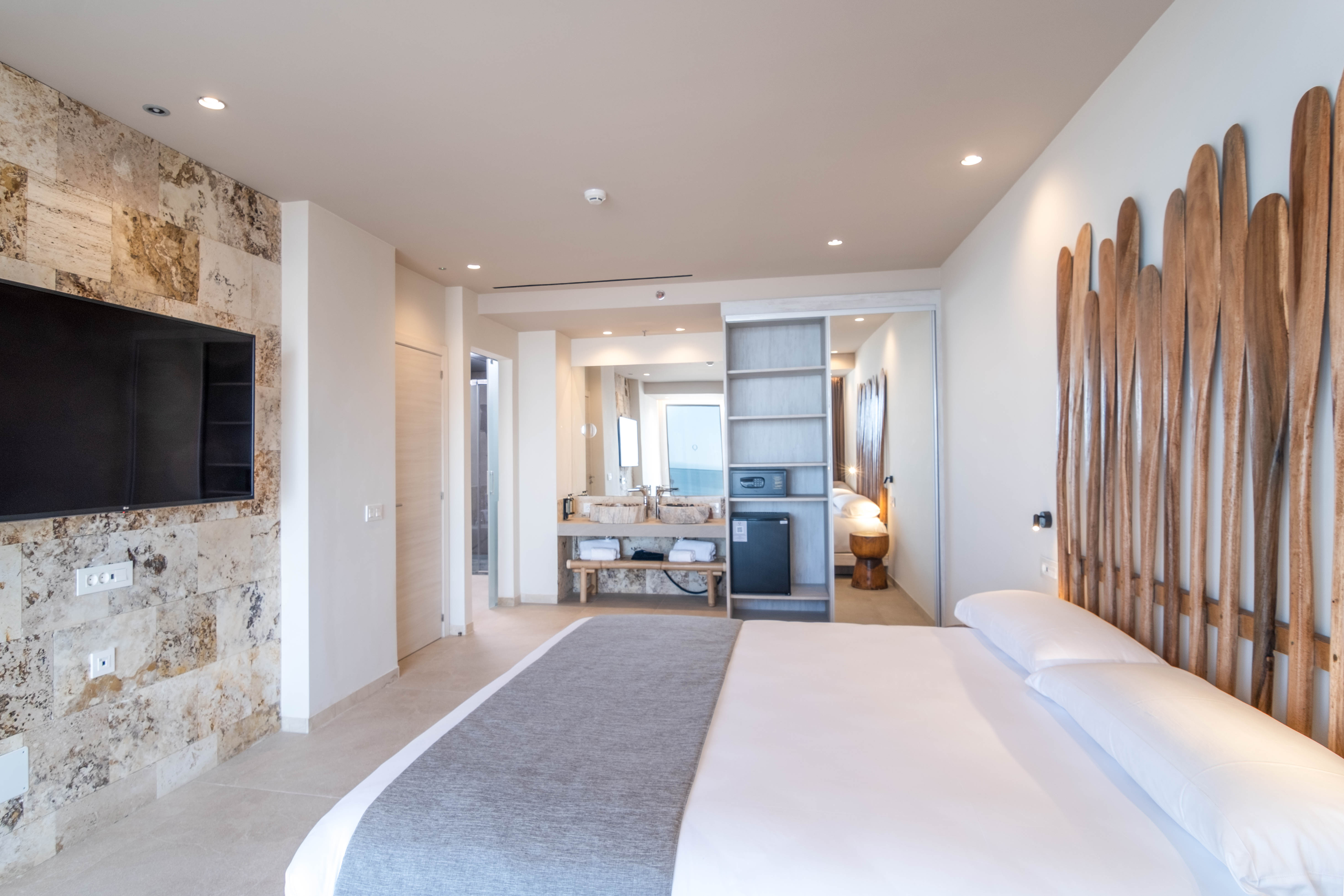 LIVVO_HOTEL_CADIZ_BAHIA_JUNIOR SUITE (1).jpg