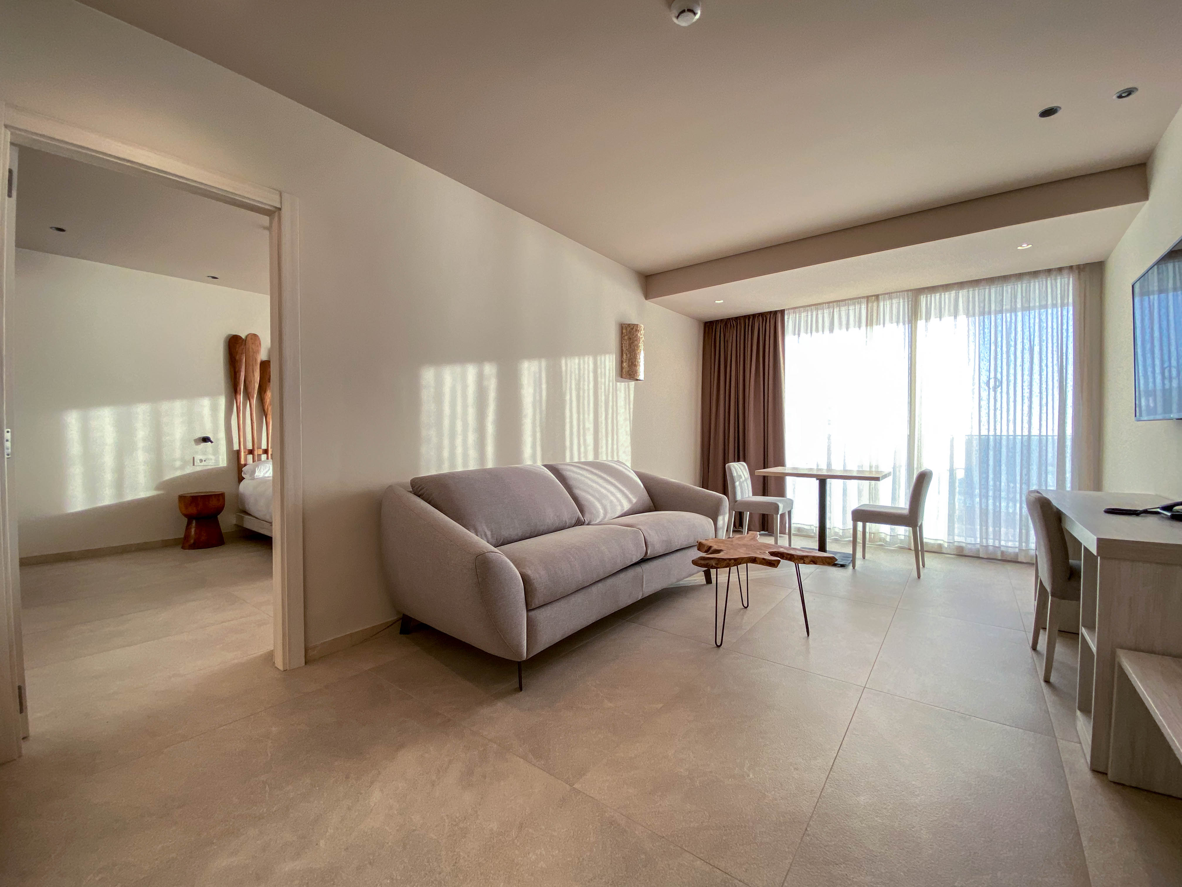 LIVVO_HOTEL_CADIZ_BAHIA_JUNIOR SUITE (6).jpg