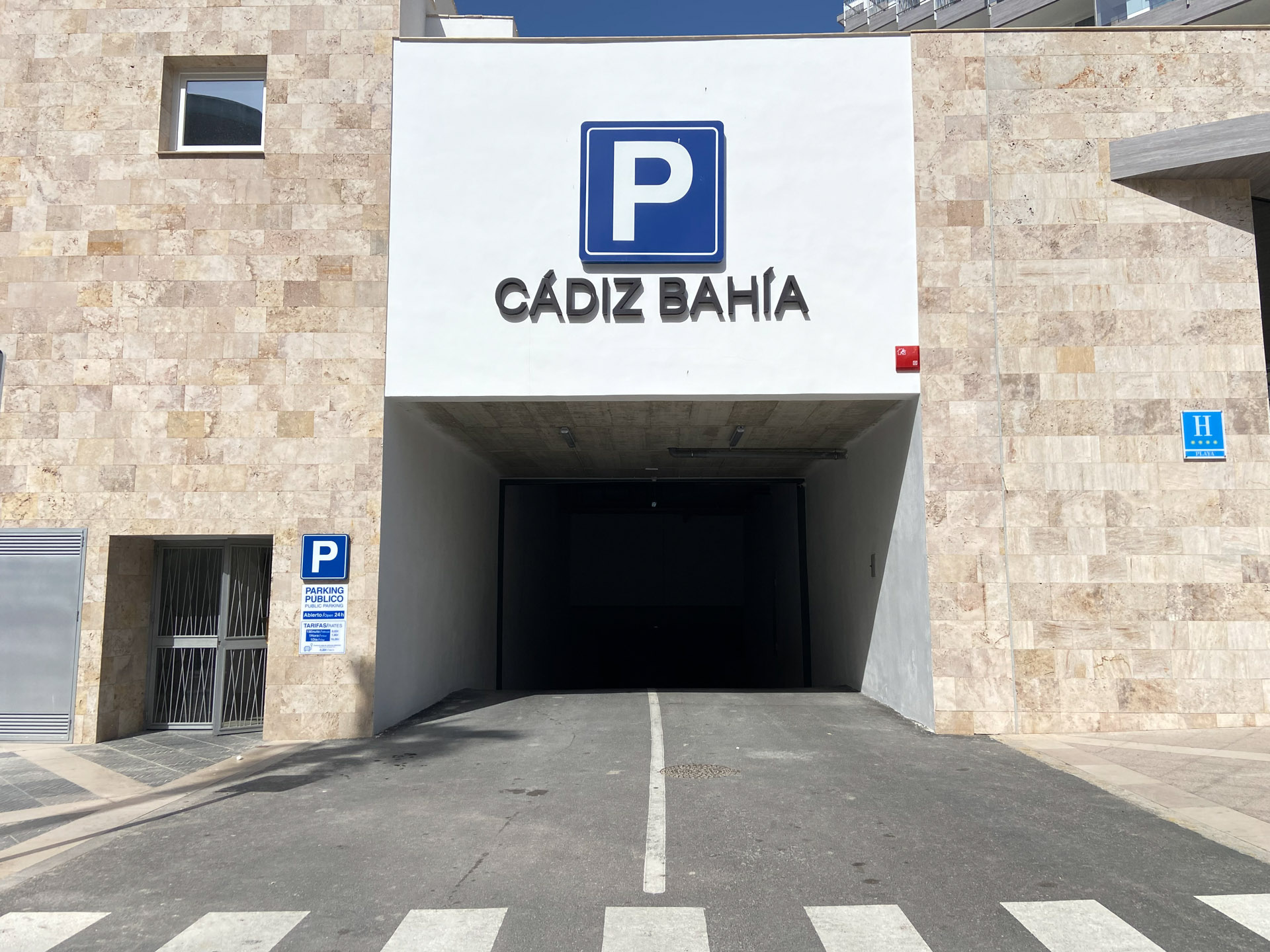 LIVVO_HOTEL_CADIZ_BAHIA_Parking (1).jpg
