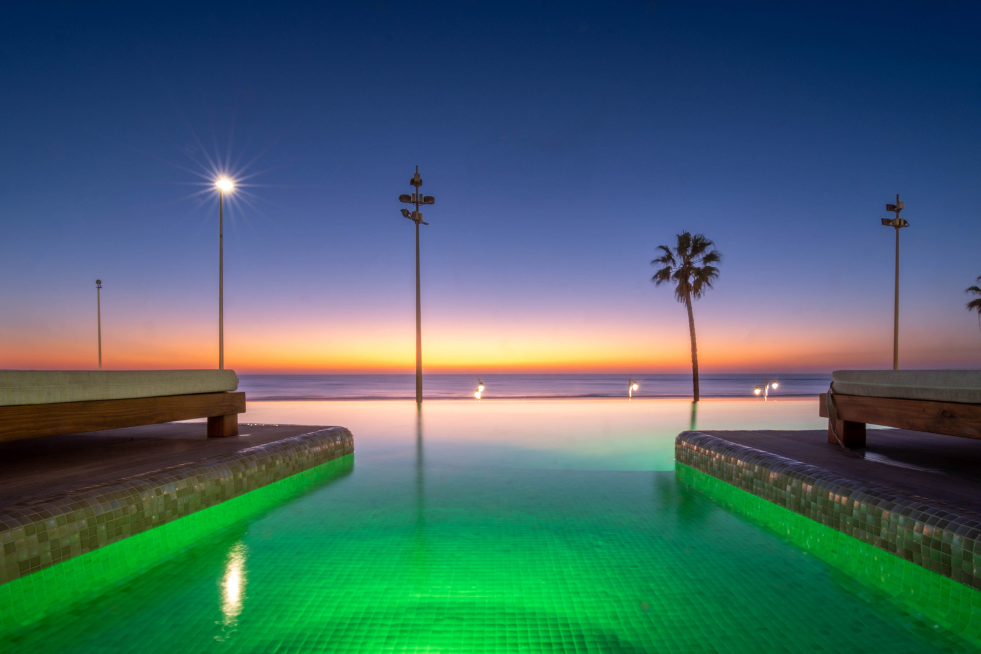 LIVVO_HOTEL_CADIZ_BAHIA_Piscina Principal (3).jpg