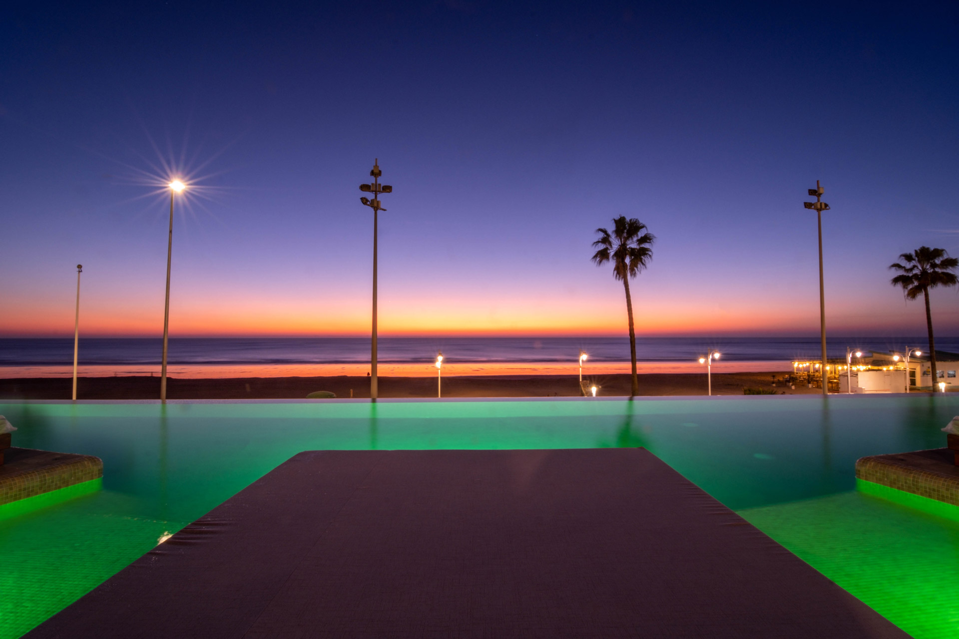LIVVO_HOTEL_CADIZ_BAHIA_Piscina Principal (4).jpg