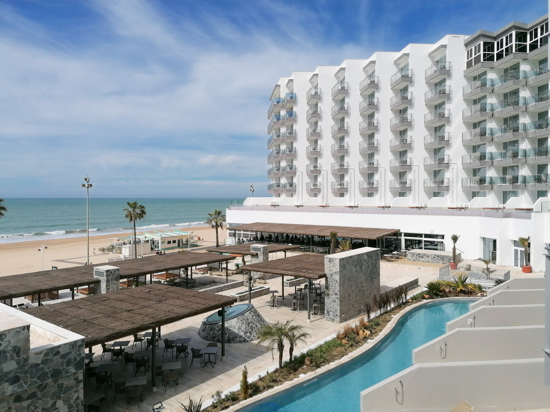 LIVVO_HOTEL_CADIZ_BAHIA_Piscina Swim-up (6).jpg
