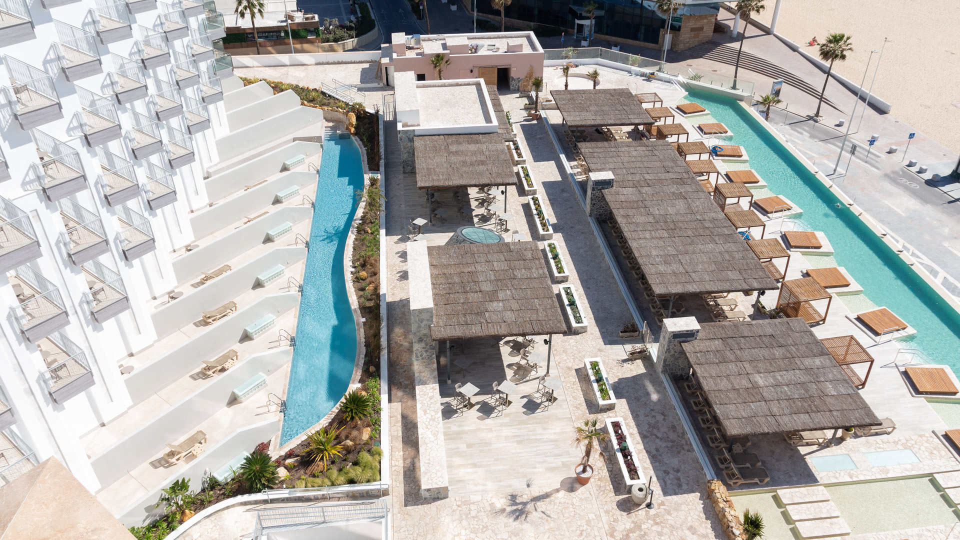 LIVVO_HOTEL_CADIZ_BAHIA_Varias piscinas (1).jpg