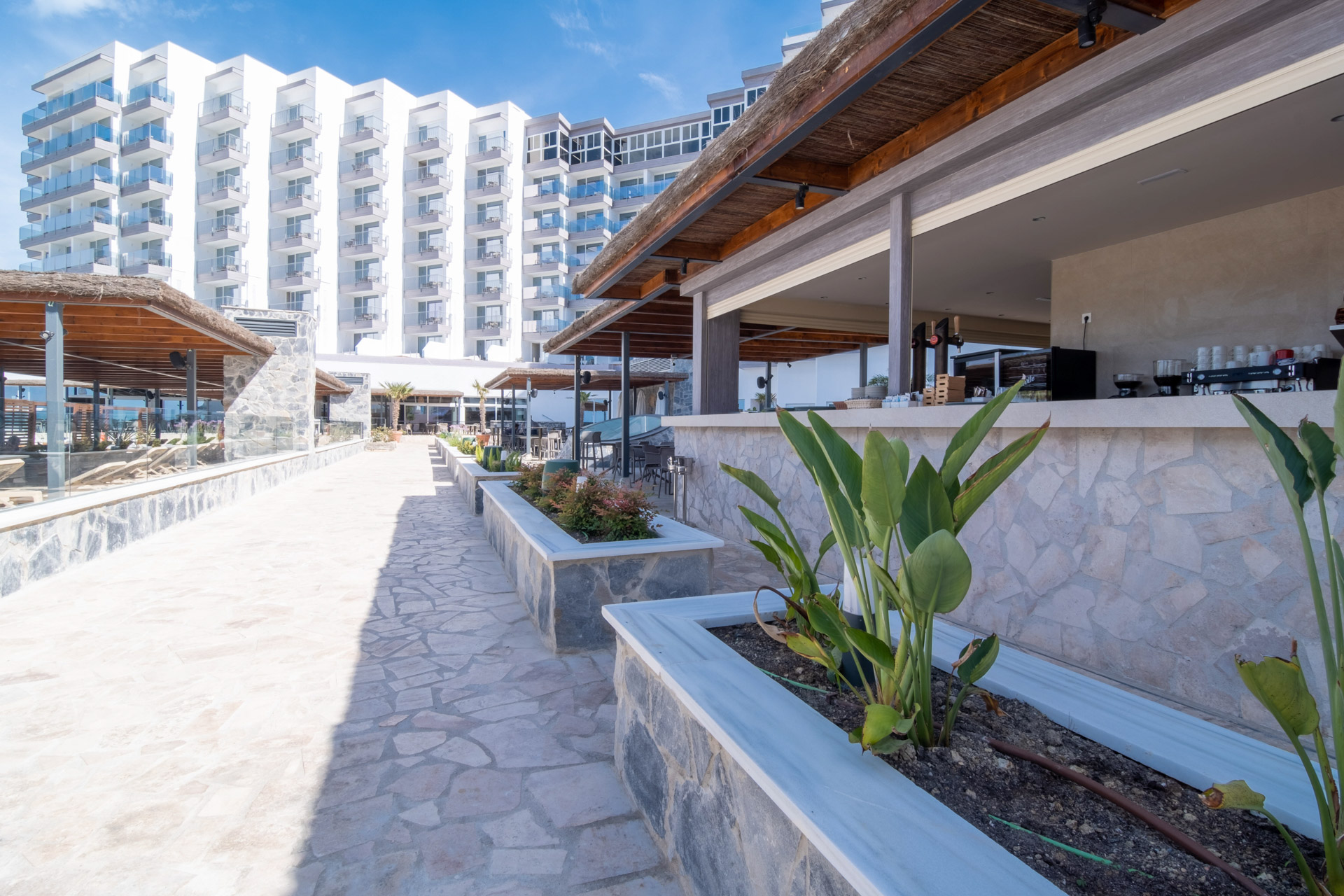 LIVVO_HOTEL_CADIZ_BAHIA_Pool Bar (1).jpg