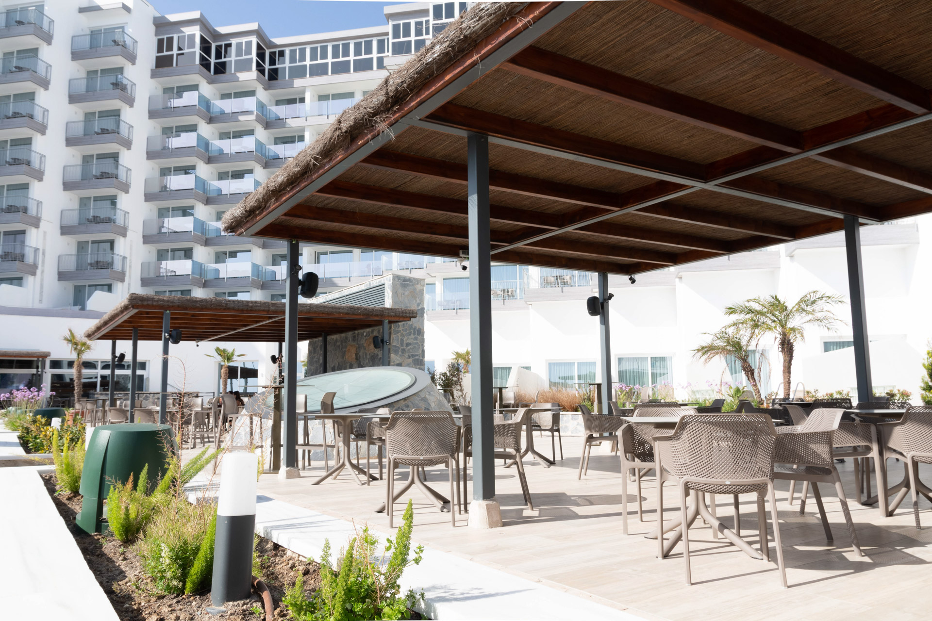 LIVVO_HOTEL_CADIZ_BAHIA_Pool Bar (10).jpg