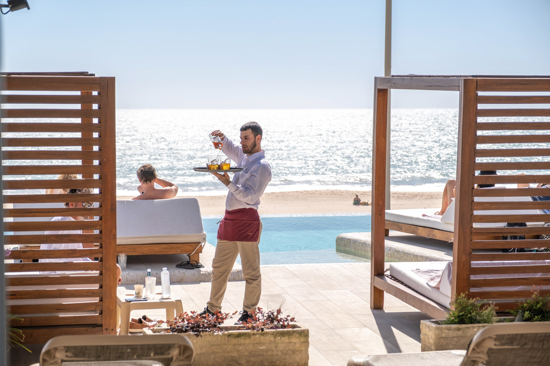 LIVVO_HOTEL_CADIZ_BAHIA_Pool Bar (3).jpg