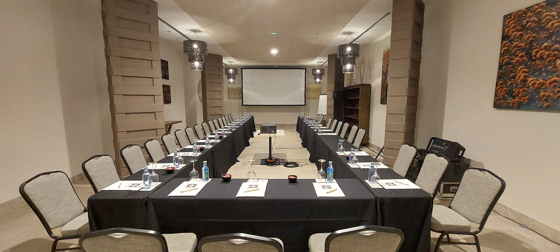 LIVVO_HOTEL_CADIZ_BAHIA_ Salón El Puerto (1).jpg