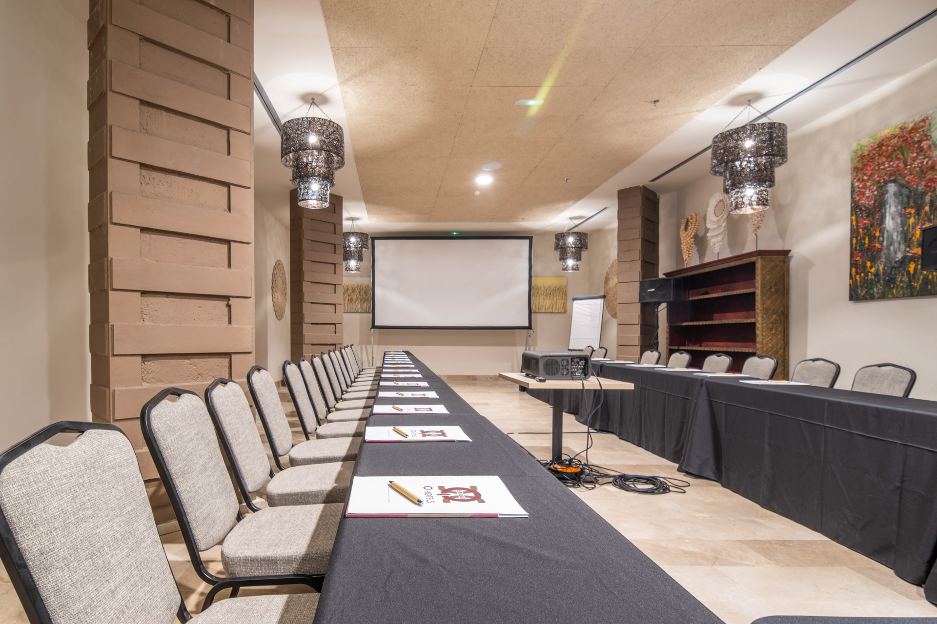 LIVVO_HOTEL_CADIZ_BAHIA_ Salón El Puerto (3).jpg