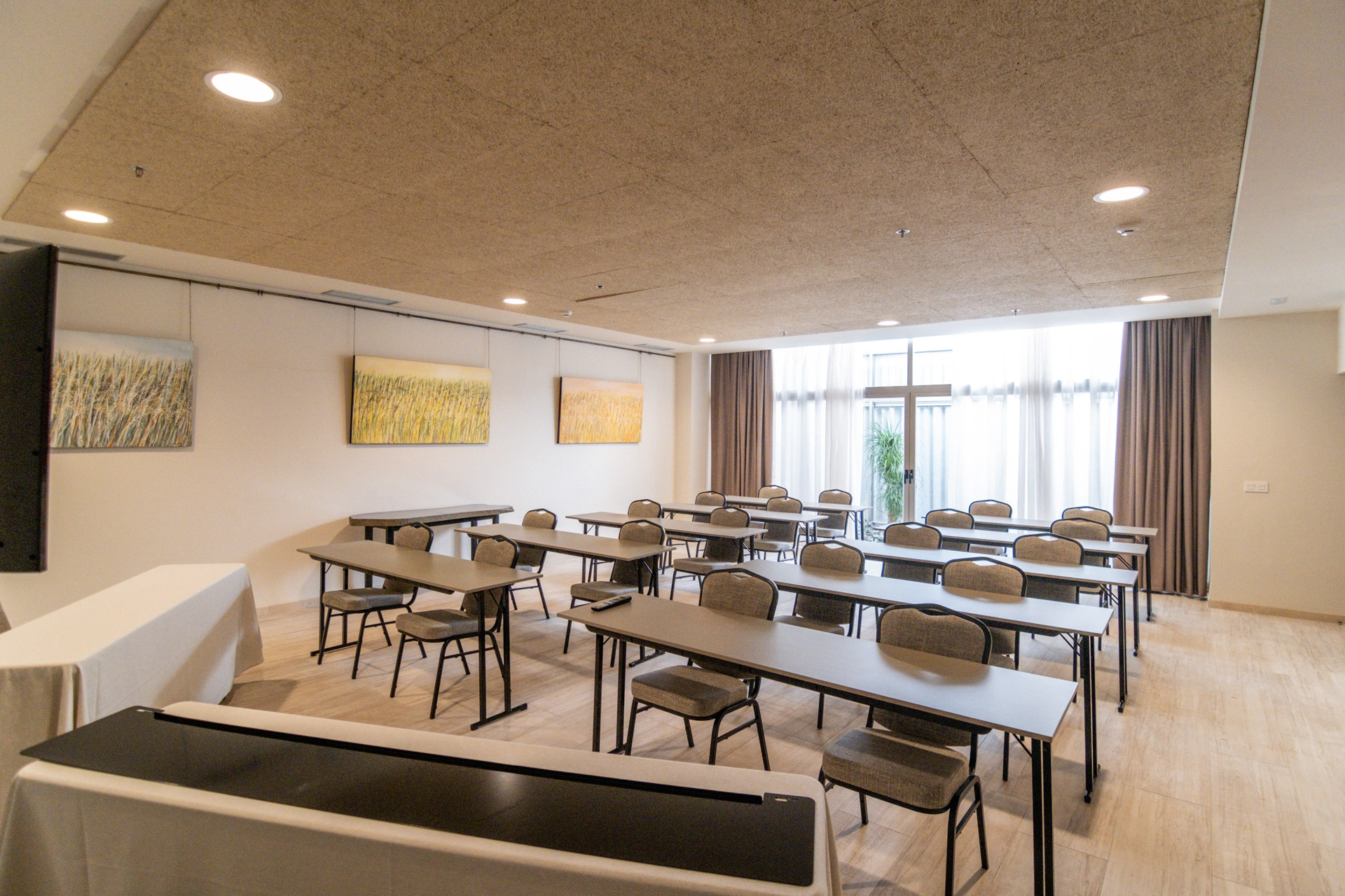 LIVVO_HOTEL_CADIZ_BAHIA_ Salón Tarifa.jpg