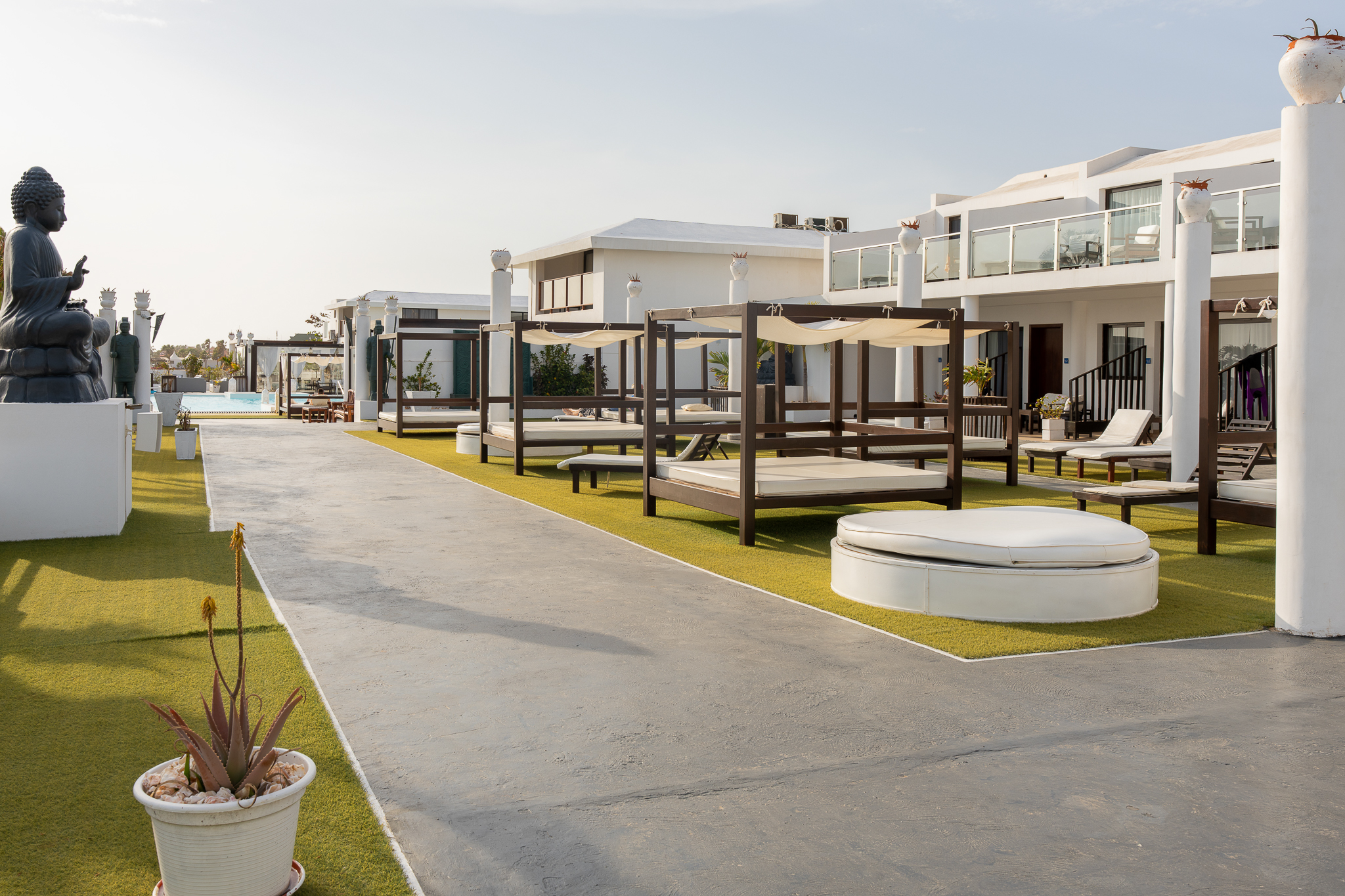LIVVO_BUDHA_BEACH_PISCINA (1).jpg