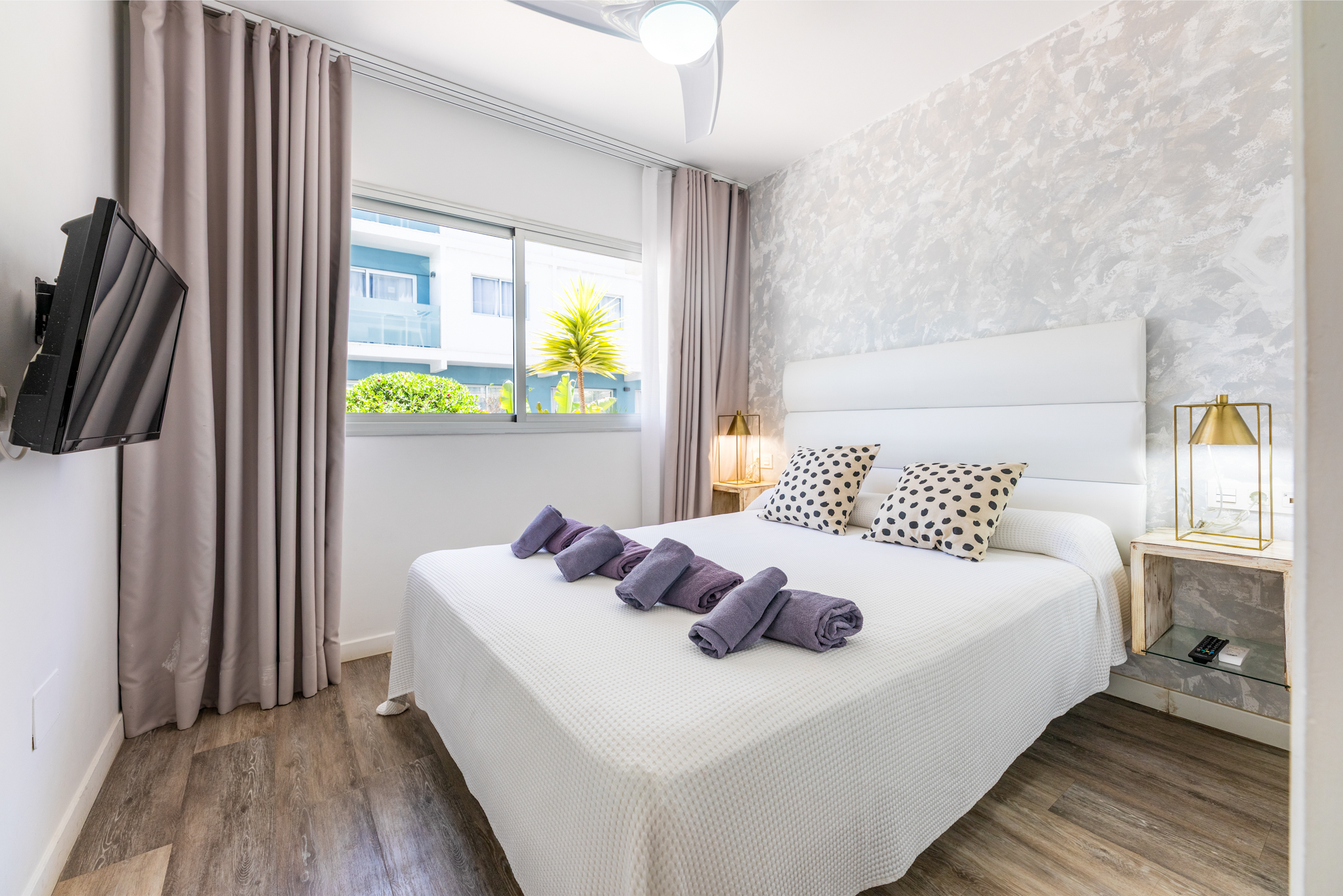 BRISTOL_SUNSET_BEACH_JuniorSuiteL (12).jpg